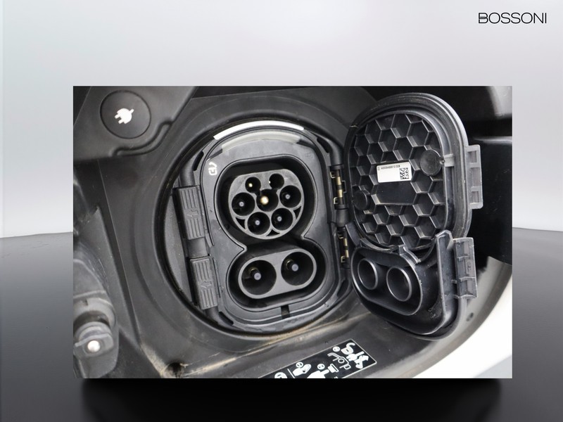 19 - Mercedes EQA 250 premium plus