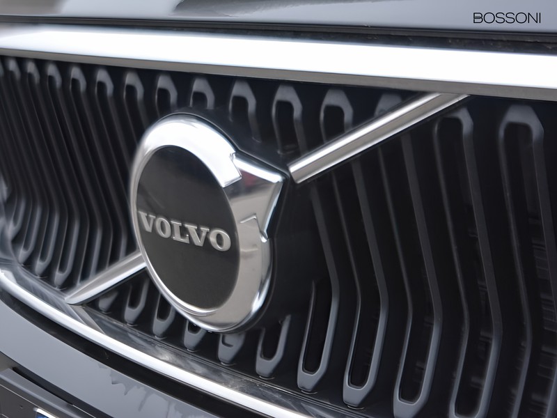 19 - Volvo XC40 2.0 b3 core automatico