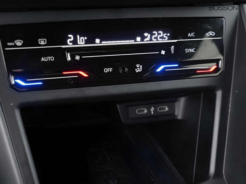 25 - Volkswagen Polo 1.0 tsi 95cv r line