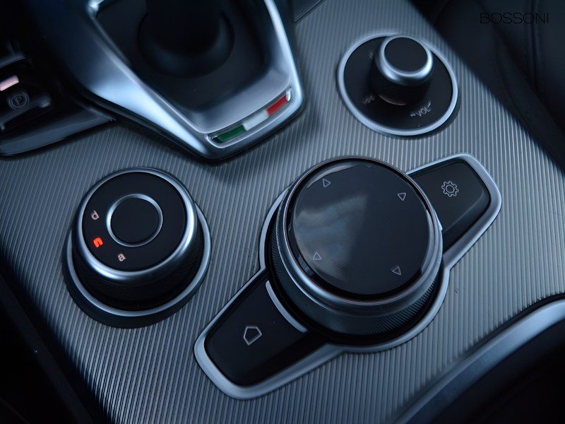 19 - Alfa Romeo Stelvio 2.2 turbo 190cv sprint q4 at8