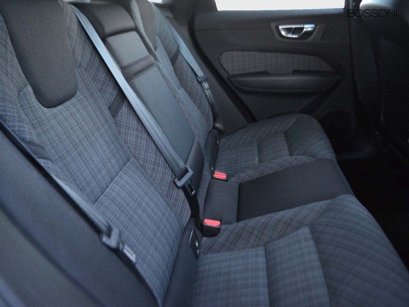 7 - Volvo XC60 2.0 b4 core automatico