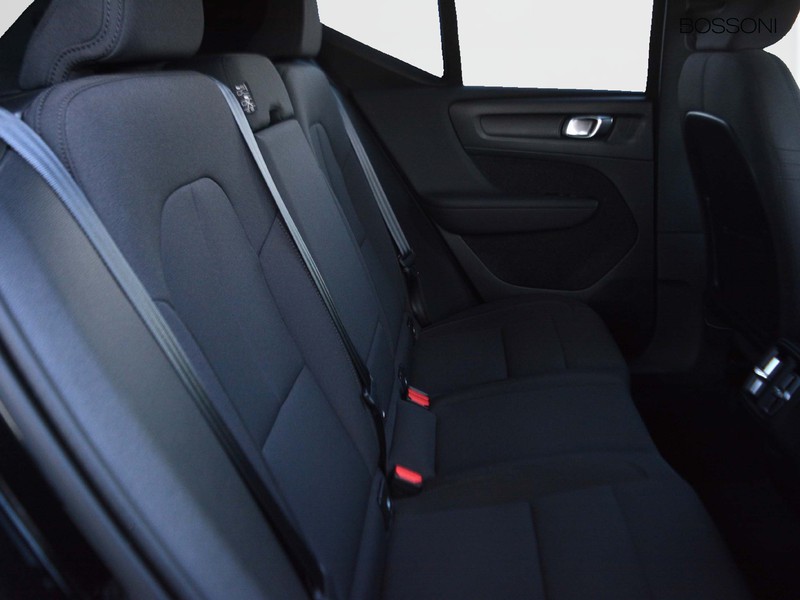 7 - Volvo XC40 1.5 t3 163cv momentum pro geartronic my21