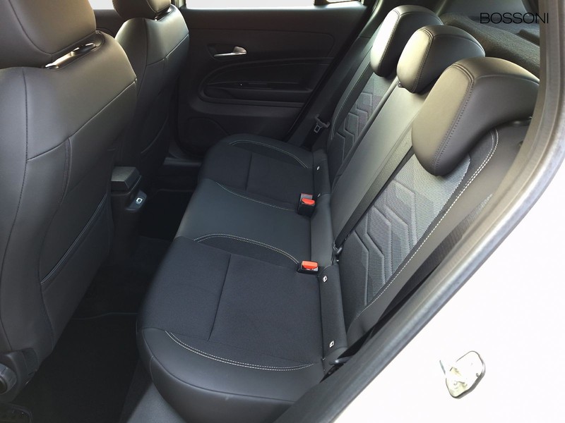 13 - Jeep Avenger 1.2 turbo 100cv altitude fwd