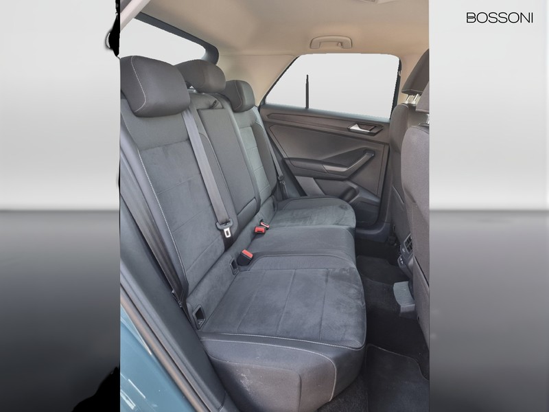 13 - Volkswagen T-Roc 1.5 tsi act style dsg