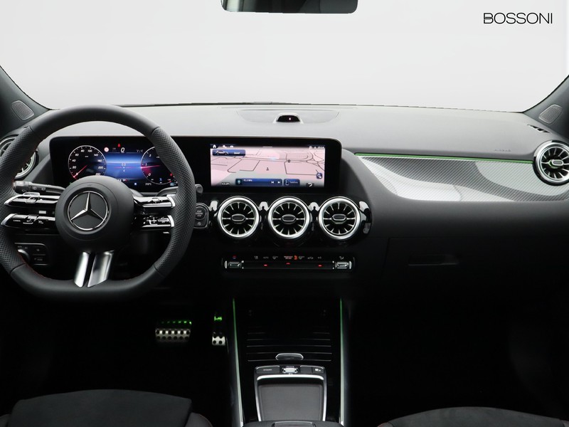 13 - Mercedes GLA 200 d amg line extra 8g-dct