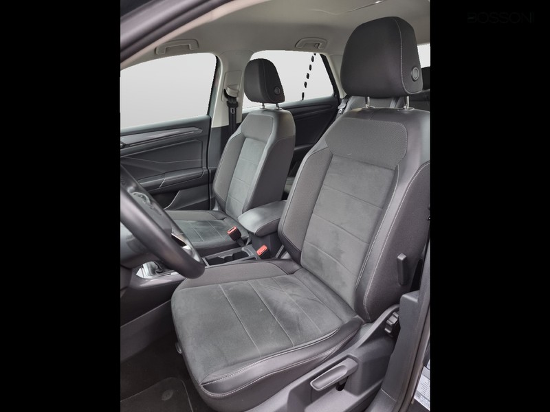 7 - Volkswagen T-Roc 1.0 tsi 110cv style