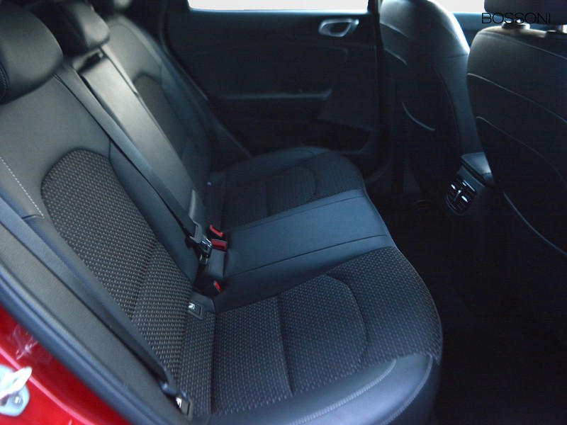 7 - Kia Xceed 1.6 crdi 136cv evolution 2wd dct