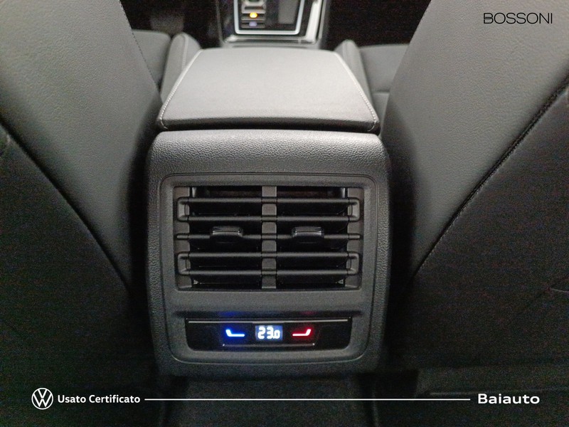 13 - Volkswagen Golf 2.0 tdi scr 150cv style dsg