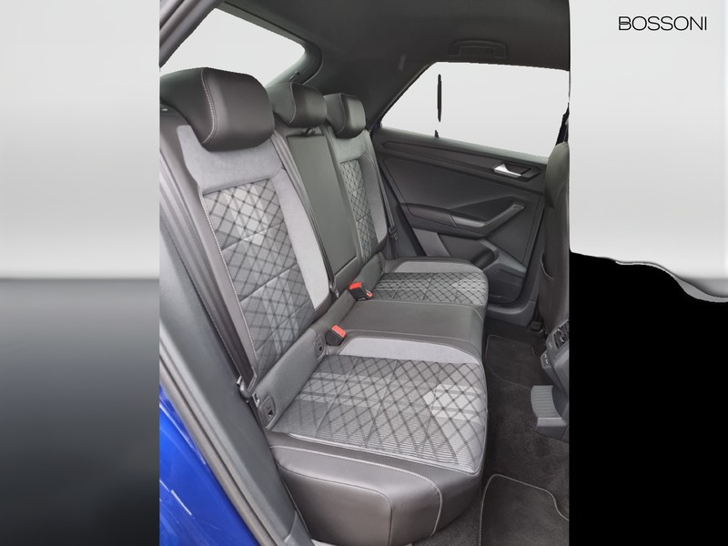 13 - Volkswagen T-Roc 1.5 tsi act r line