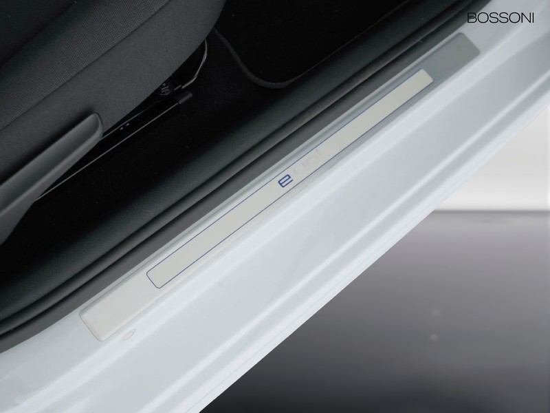 19 - Volkswagen e-up! 5 porte