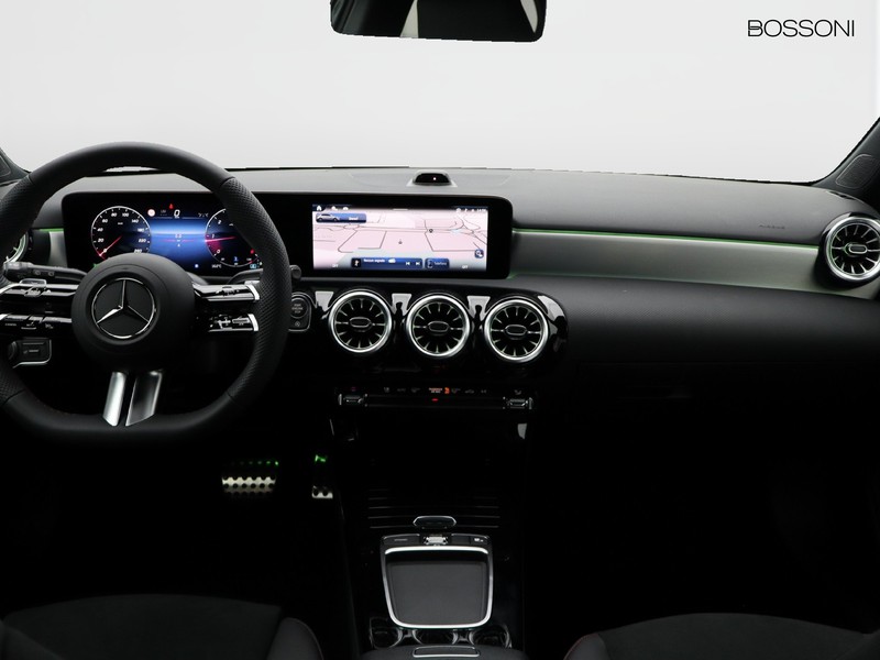 13 - Mercedes Classe A 180 d amg line extra speedshift dct amg 8g