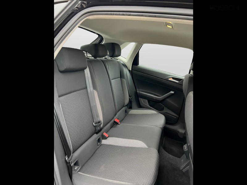 13 - Volkswagen Polo 1.0 tsi 95cv life