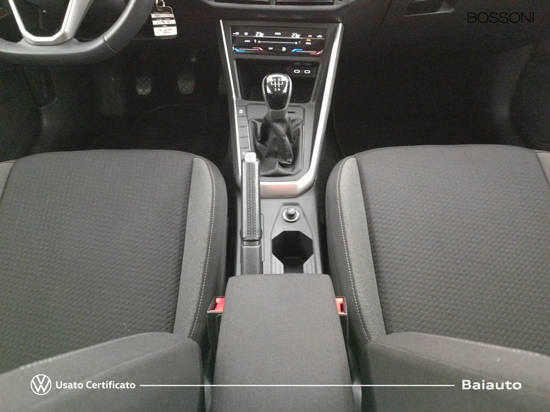 13 - Volkswagen Polo 1.0 tsi 95cv life