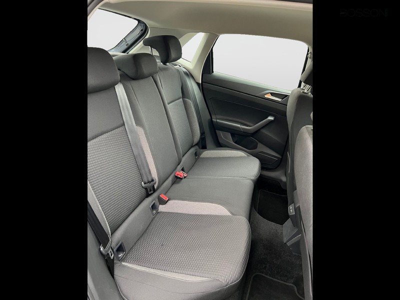 13 - Volkswagen Polo 1.0 tsi 95cv life