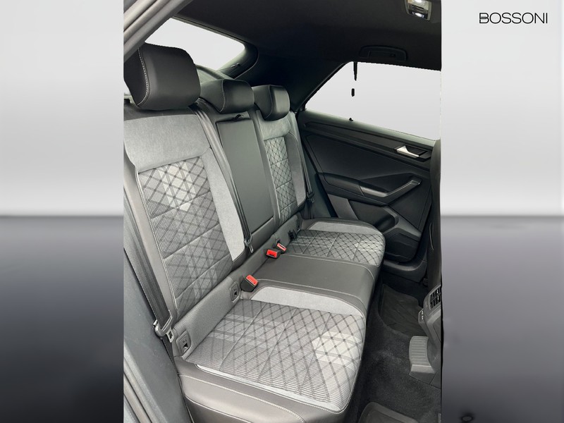 13 - Volkswagen T-Roc 1.5 tsi act r line
