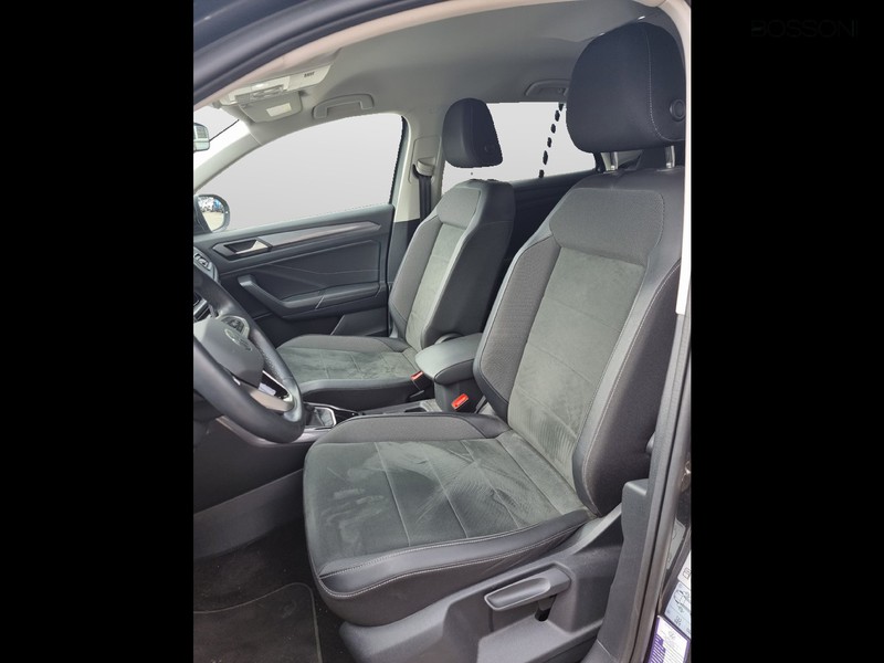 7 - Volkswagen T-Roc 1.5 tsi act style dsg