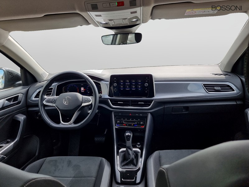 13 - Volkswagen T-Roc 1.5 tsi act style dsg