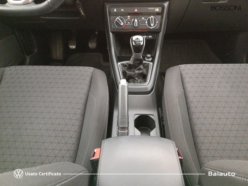 13 - Volkswagen T-Cross 1.0 tsi 110cv style