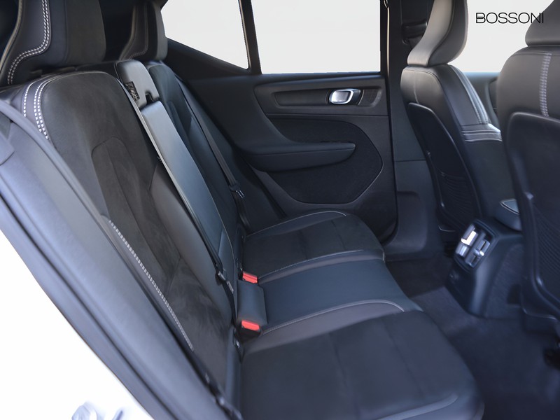 7 - Volvo XC40 1.5 t4 recharge plug-in-hybrid r-design geartronic my21