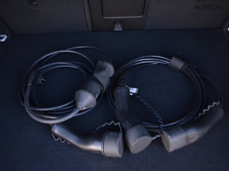 13 - Volvo XC40 1.5 t4 recharge plug-in-hybrid r-design geartronic my21