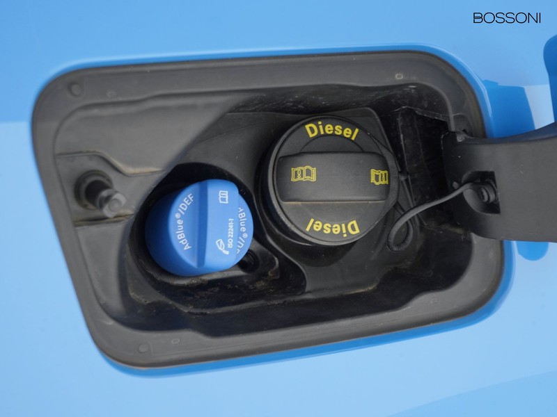 31 - Audi Q2 35 2.0 tdi identity black s tronic