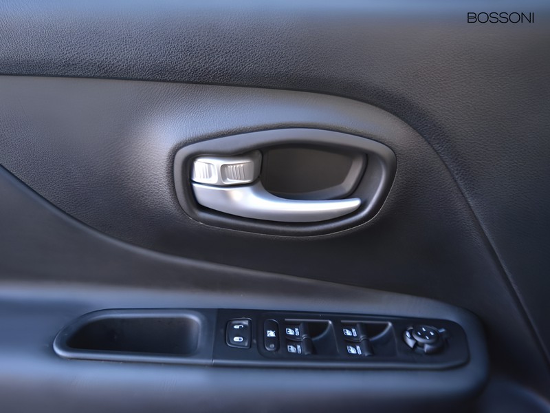 13 - Jeep Renegade 1.5 turbo t4 mhev summit 2wd