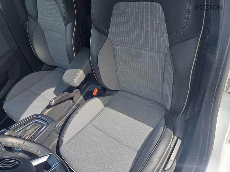 7 - Renault Clio 1.6 e-tech full hybrid techno 145cv