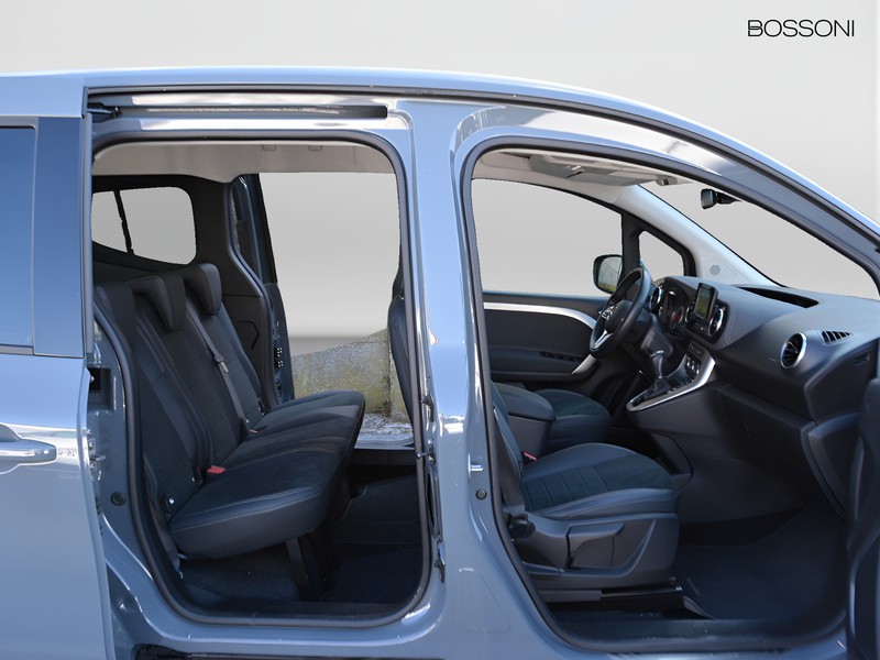 13 - Mercedes Classe T long 180 premium