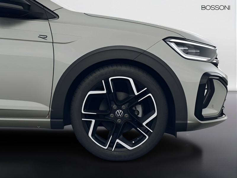 7 - Volkswagen Taigo 1.5 tsi act 150cv r-line plus dsg