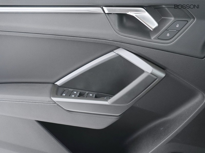 13 - Audi Q3 35 2.0 tdi s line edition s tronic