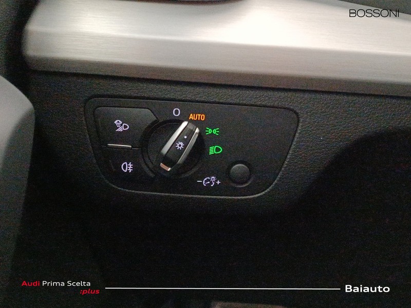 19 - Audi Q5 40 2.0 tdi mhev 12v s line quattro s tronic