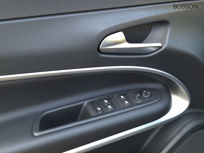 19 - Jeep Avenger 1.2 turbo e-hybrid mhev 145cv upland 4xe