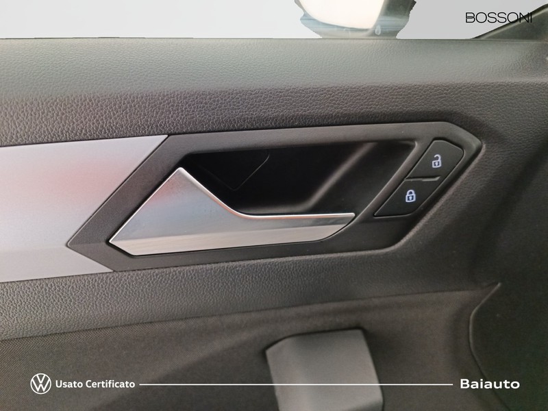 19 - Volkswagen T-Roc 1.0 tsi 110cv life