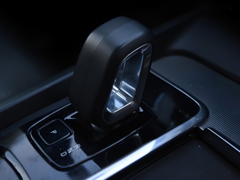 19 - Volvo XC60 2.0 b4 plus dark awd automatico