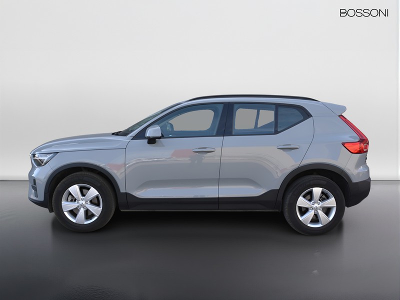 25 - Volvo XC40 2.0 b3 essential automatico