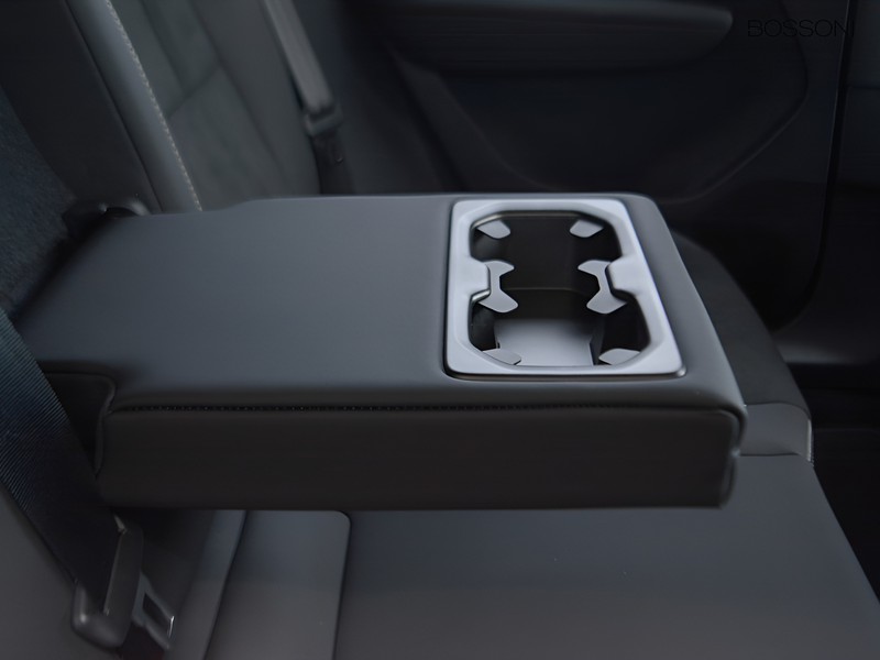 7 - Volvo XC40 1.5 t4 recharge plug-in-hybrid plus dark automatico