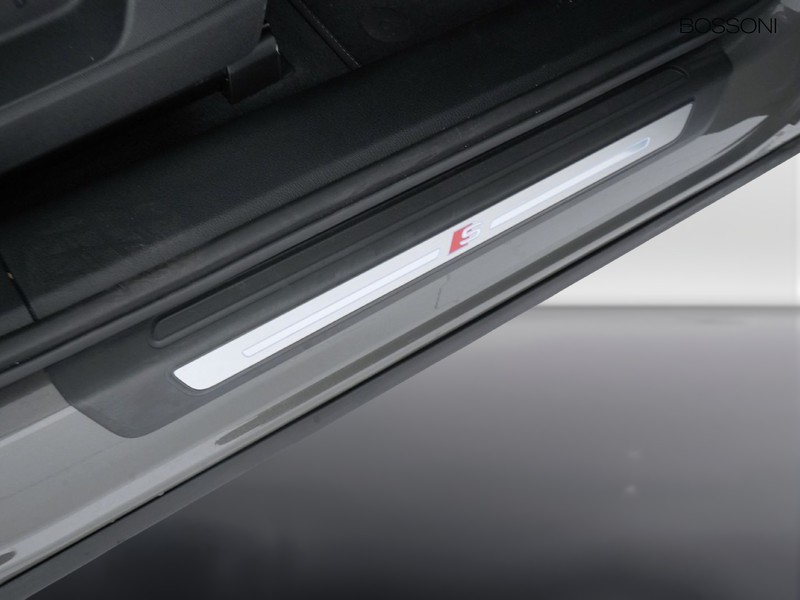 19 - Audi Q5 sportback 40 2.0 tdi mhev 12v s line quattro s tronic