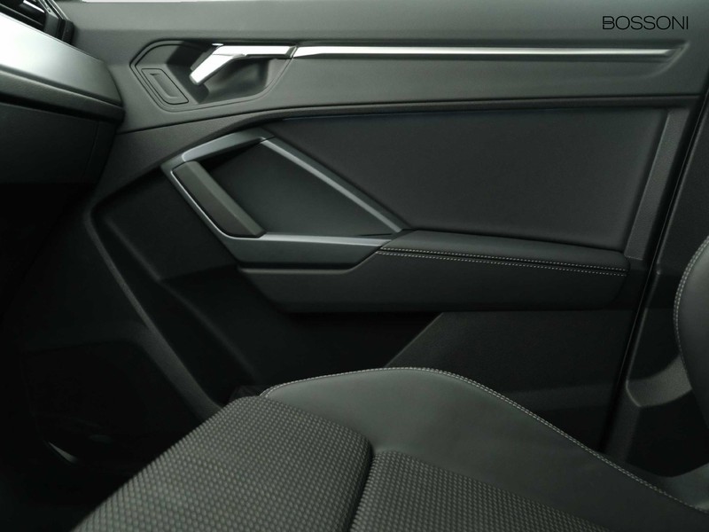 13 - Audi Q3 35 2.0 tdi s line edition s tronic