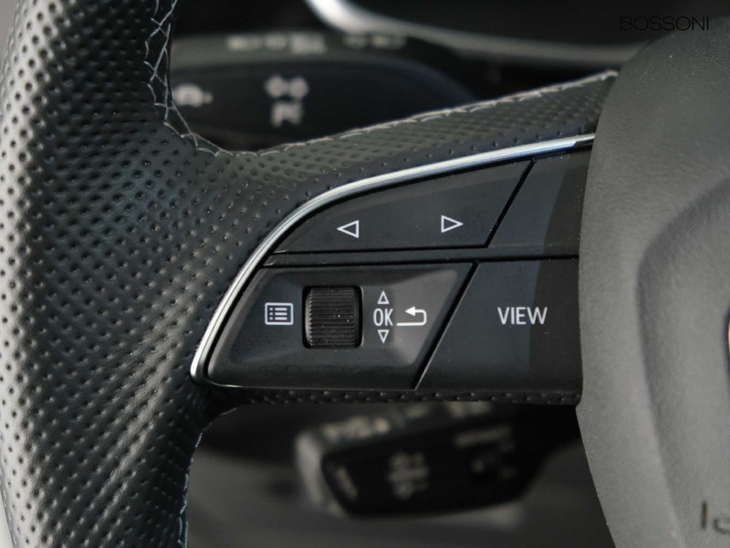 25 - Audi Q3 35 2.0 tdi s line edition s tronic