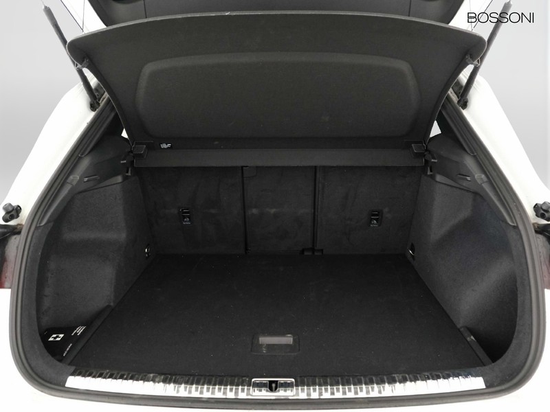 37 - Audi Q3 35 2.0 tdi s line edition s tronic