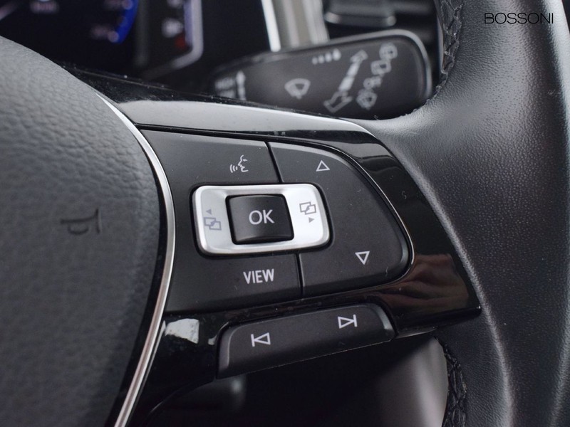 25 - Volkswagen T-Roc 1.0 tsi 110cv style