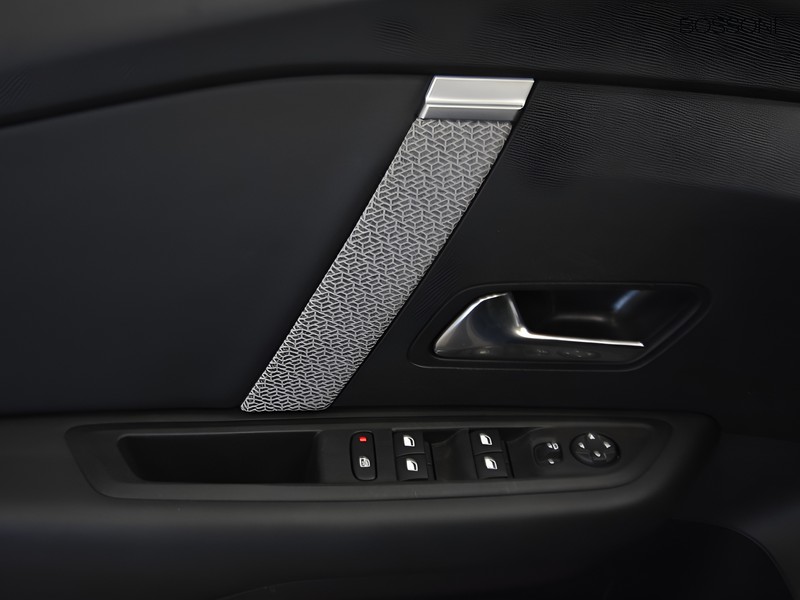 13 - Citroen C4 X 1.2 puretech max eat8 s&s