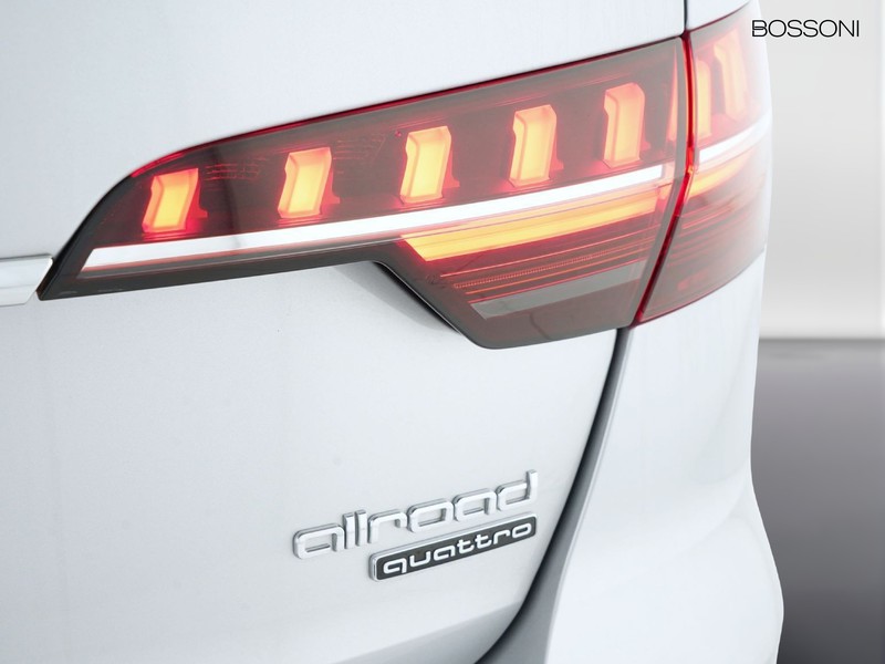 37 - Audi A4 allroad allroad 40 2.0 tdi mhev 204cv identity contrast quattro s tronic