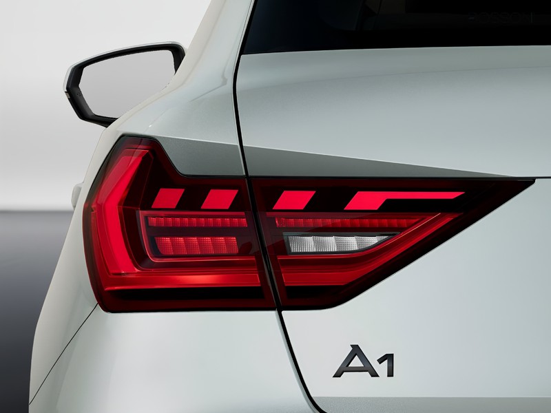 7 - Audi A1 sportback 30 1.0 tfsi 116cv s line edition s tronic