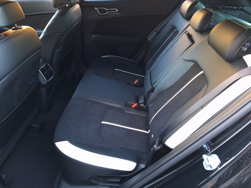 13 - Kia Sportage 1.6 t-gdi hev gt-line awd at6