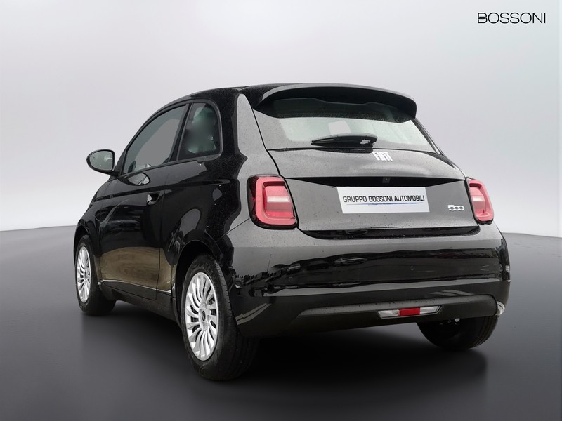 7 - Fiat 500 500e 42 kwh entry pack tech