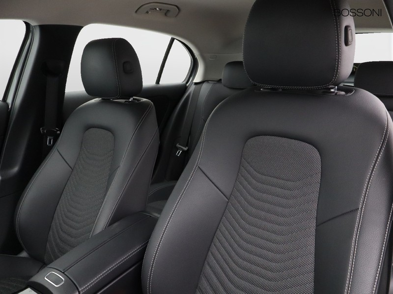 7 - Mercedes Classe A 180 d sport 8g-dct