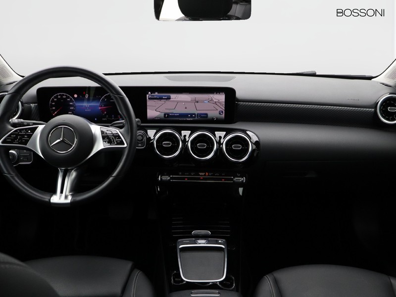 13 - Mercedes Classe A 180 d sport 8g-dct