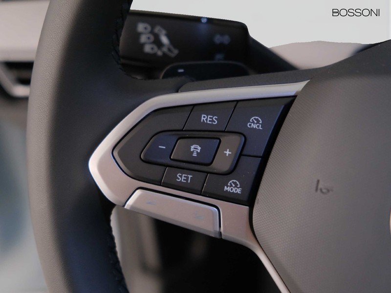 25 - Volkswagen Golf 1.5 tsi ehybrid 204cv life dsg