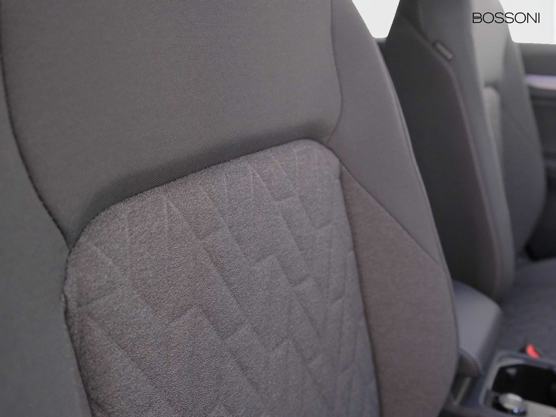 31 - Volkswagen Golf 1.5 tsi ehybrid 204cv life dsg